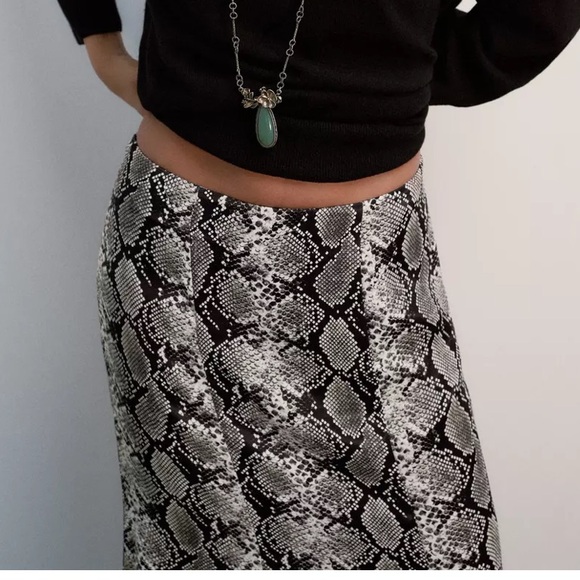 Zara NWT snake skin satin midi skirt - Picture 5 of 13